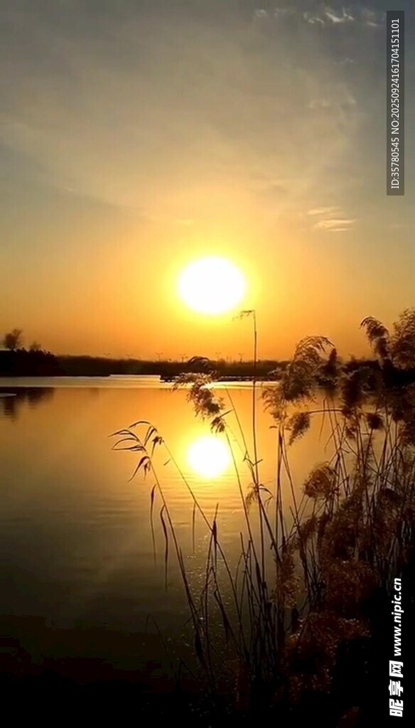 湖畔夕阳美景