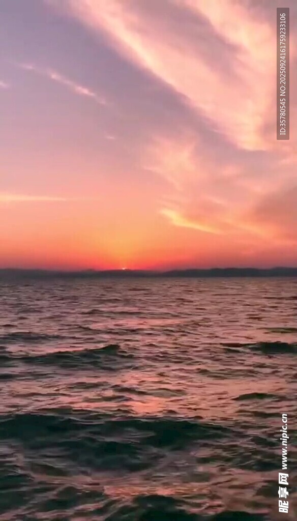 海上绝美日落霞光