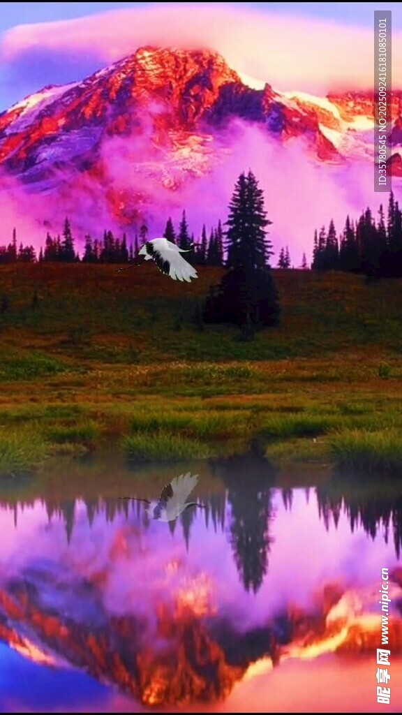 梦幻山景倒映在静谧湖面