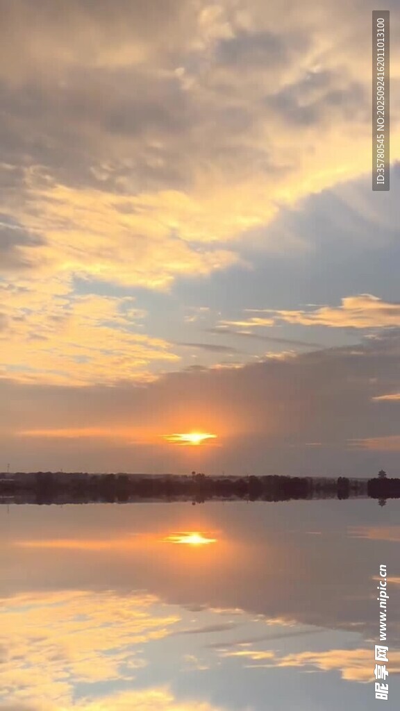 湖畔绝美日落倒影景观