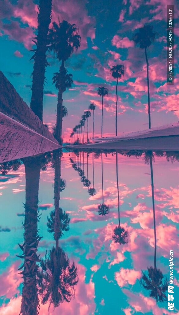 梦幻湖畔的绚丽天空倒影