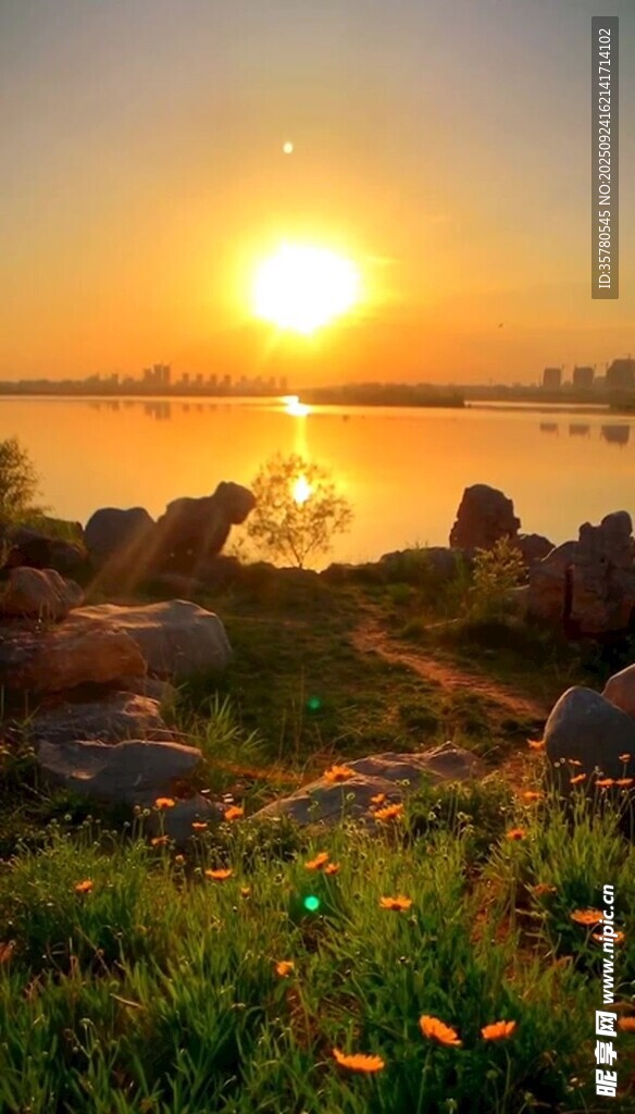 湖畔日落美景