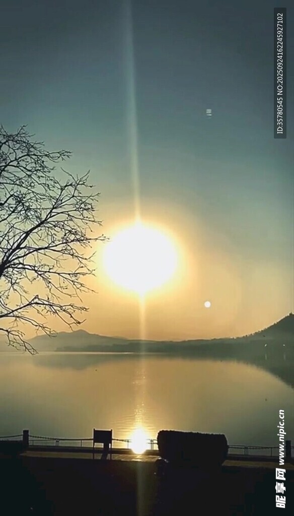 湖畔日出美景
