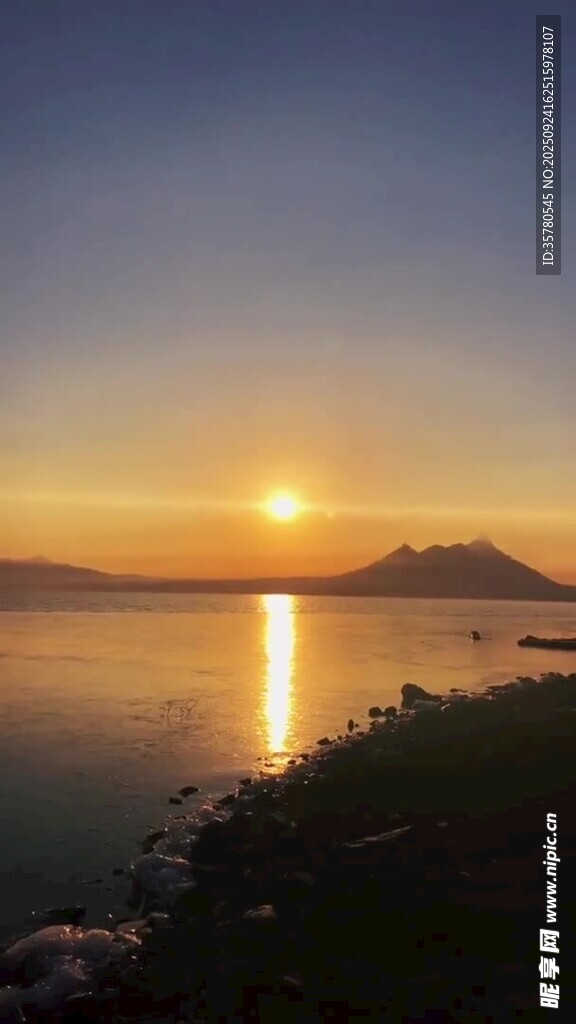 湖畔日落美景
