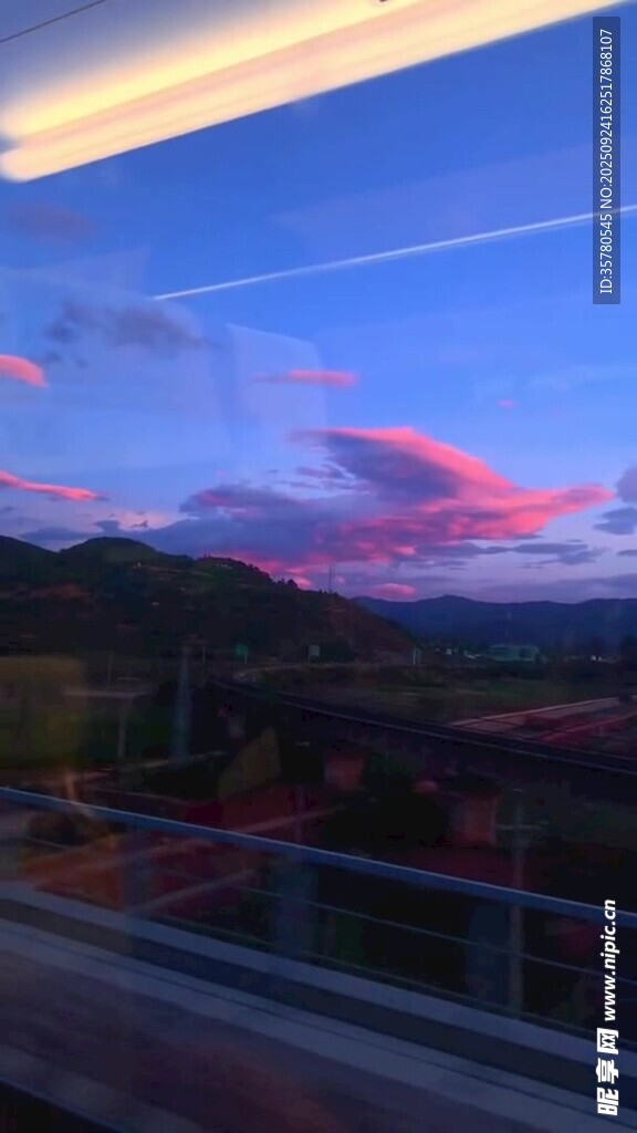 黄昏时分的美丽天空景色