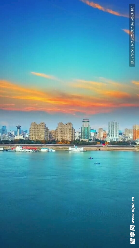 海滨城市美丽天际线