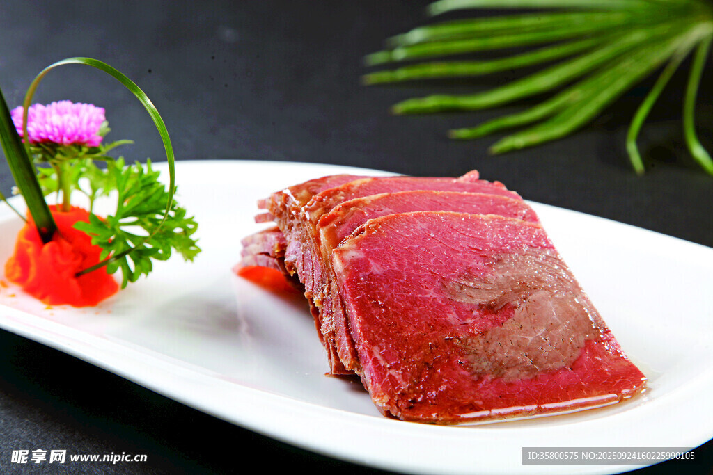 美味酱牛肉摆盘精致