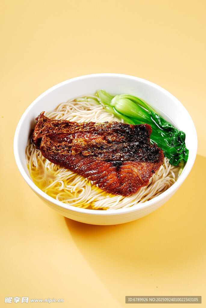 美味熏鱼面