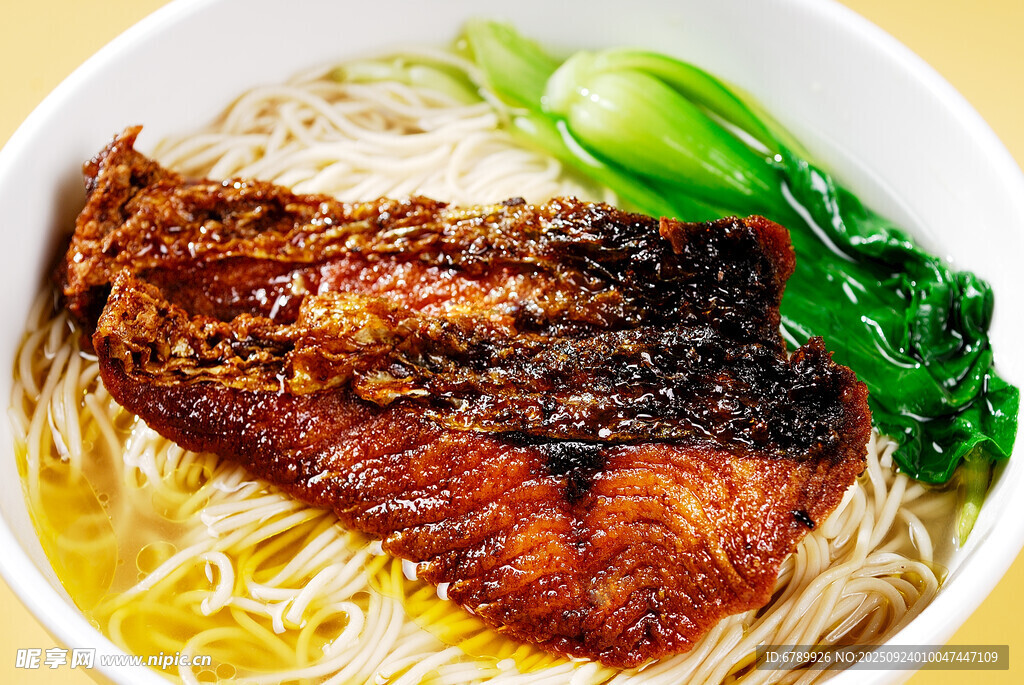美味熏鱼面