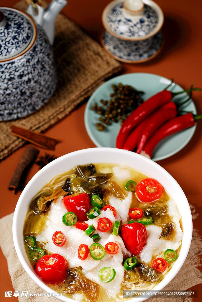 美味酸菜鱼面