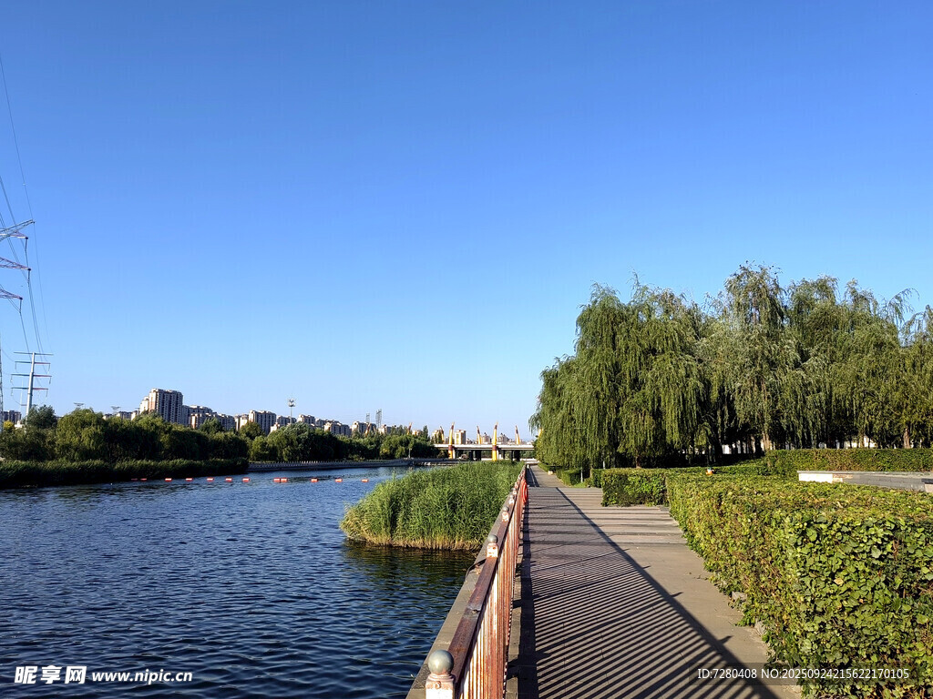 河畔步道风景