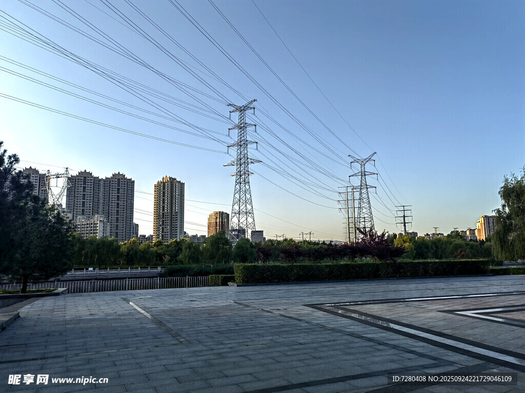 城市户外的输电线路景观