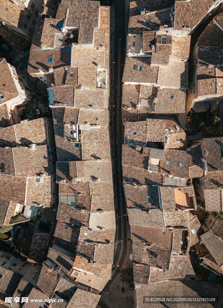 古老石砌建筑俯瞰景象