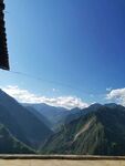 壮丽山景与蓝天