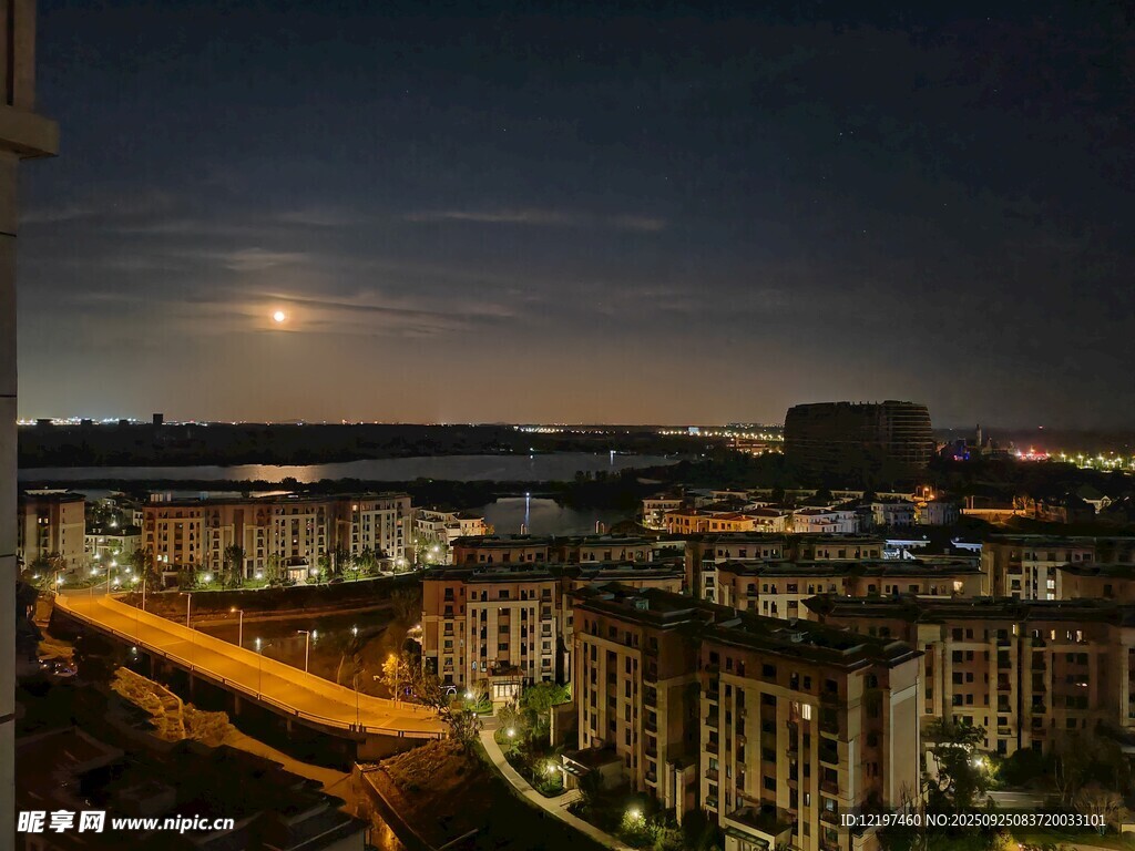 城市月夜夜景俯瞰图