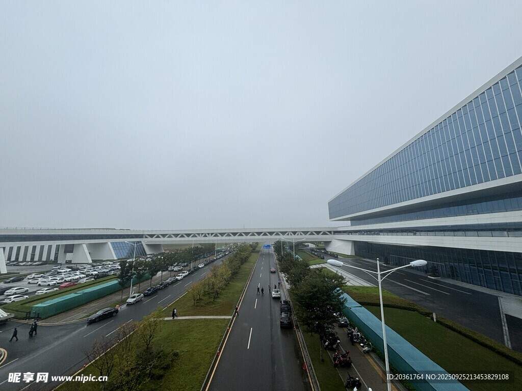 机场周边道路俯瞰景象