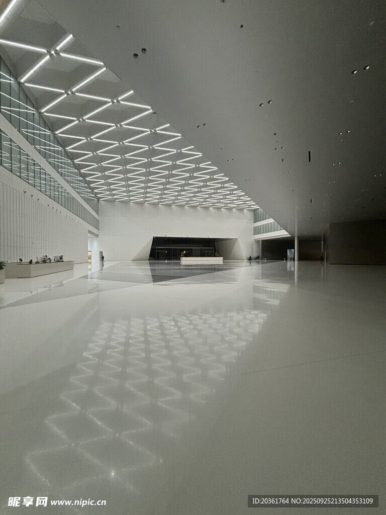 现代简约风格室内空旷空间