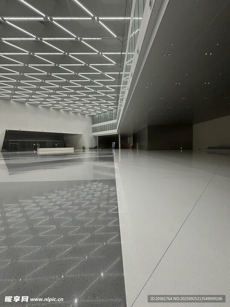 现代简约室内空旷空间场景
