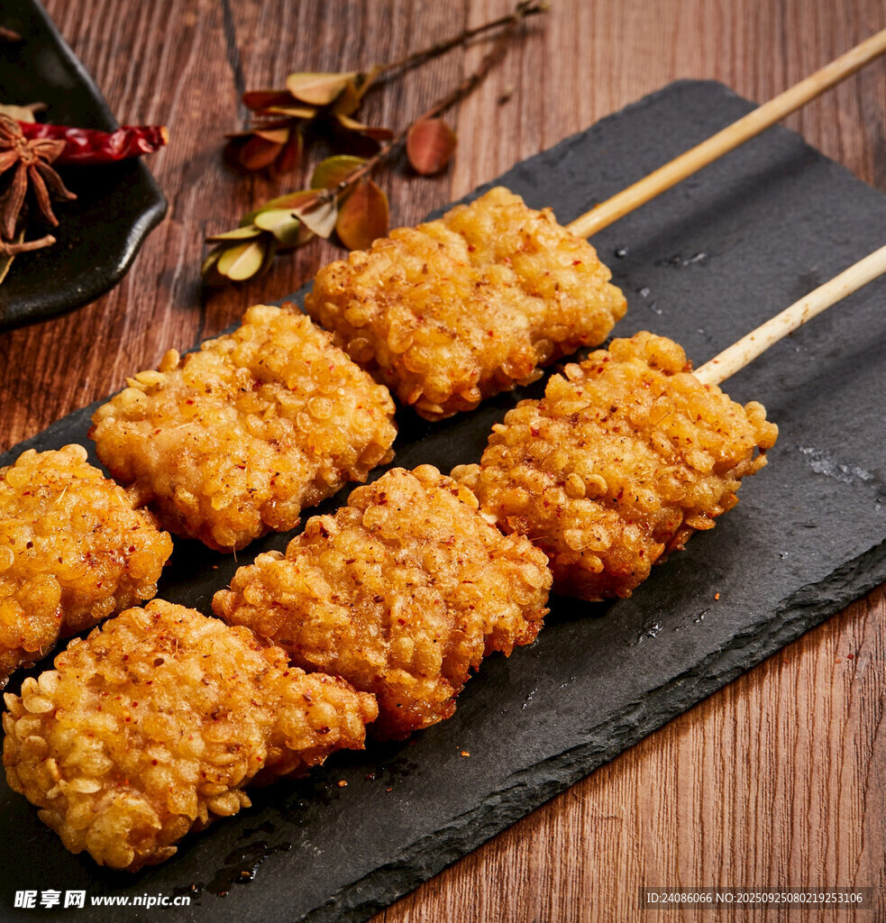 美味香酥炸鸡块摆放在盘