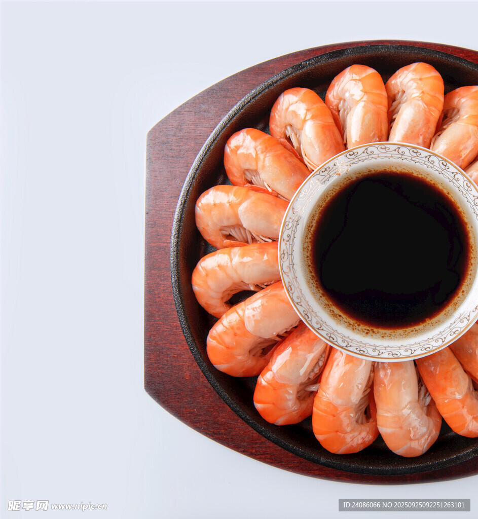 白灼虾配蘸料摆盘精致