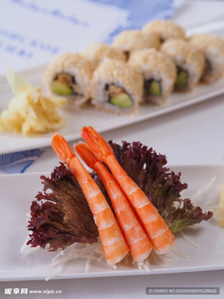 美味寿司与鲜虾拼盘