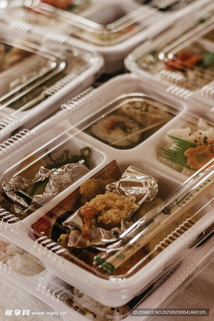 多样盒装美食诱人呈现