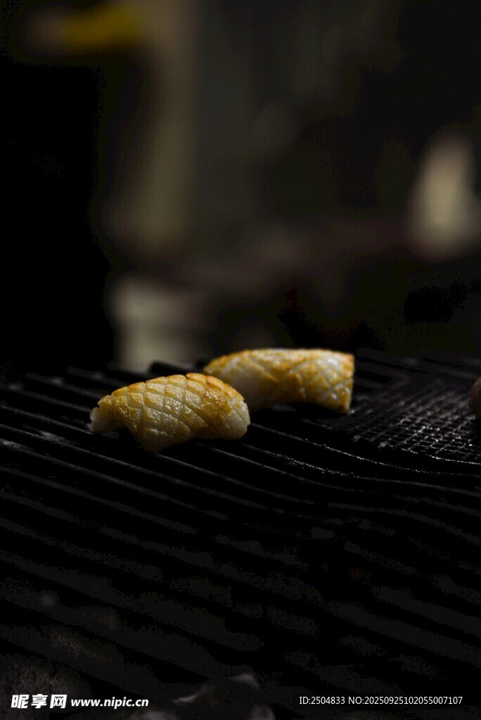 炭火上的美味烤制点心