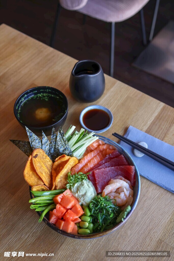 日式刺身拼盘美食展示