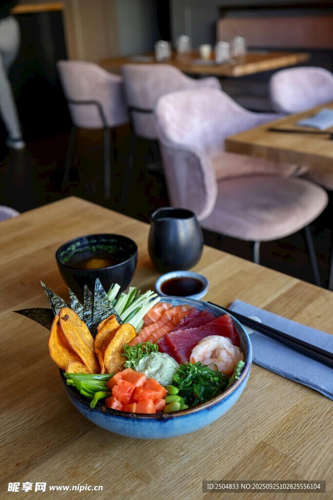 日式多彩寿司拼盘美食