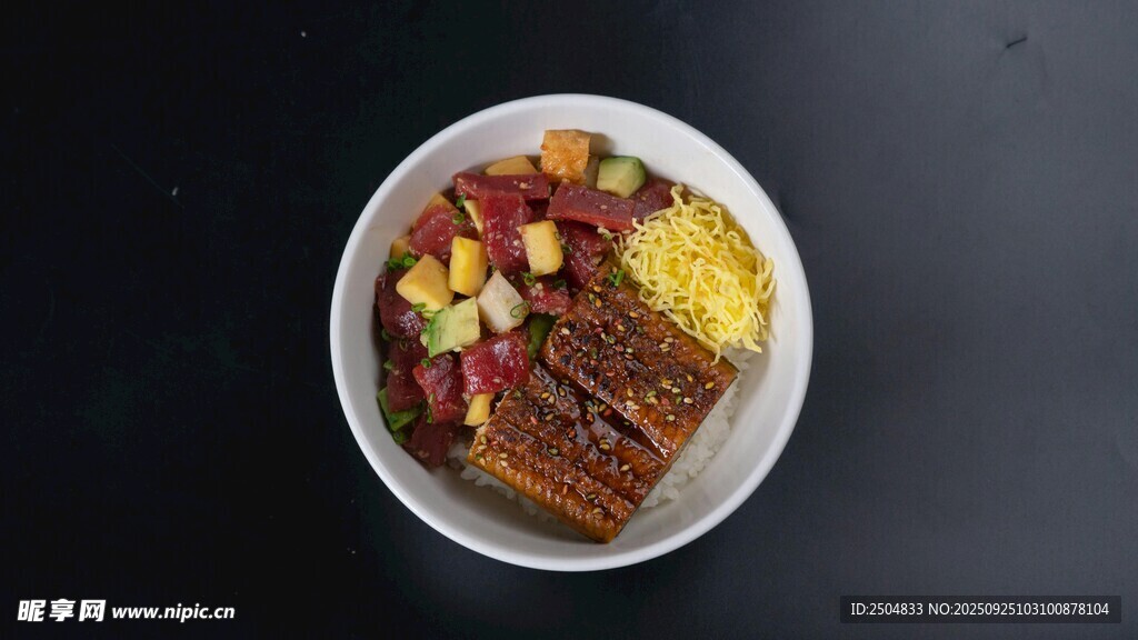 美味营养的多彩碗装食物