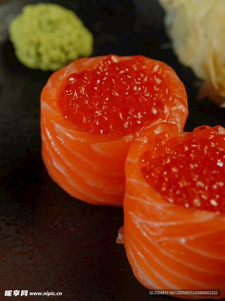 美味三文鱼籽寿司