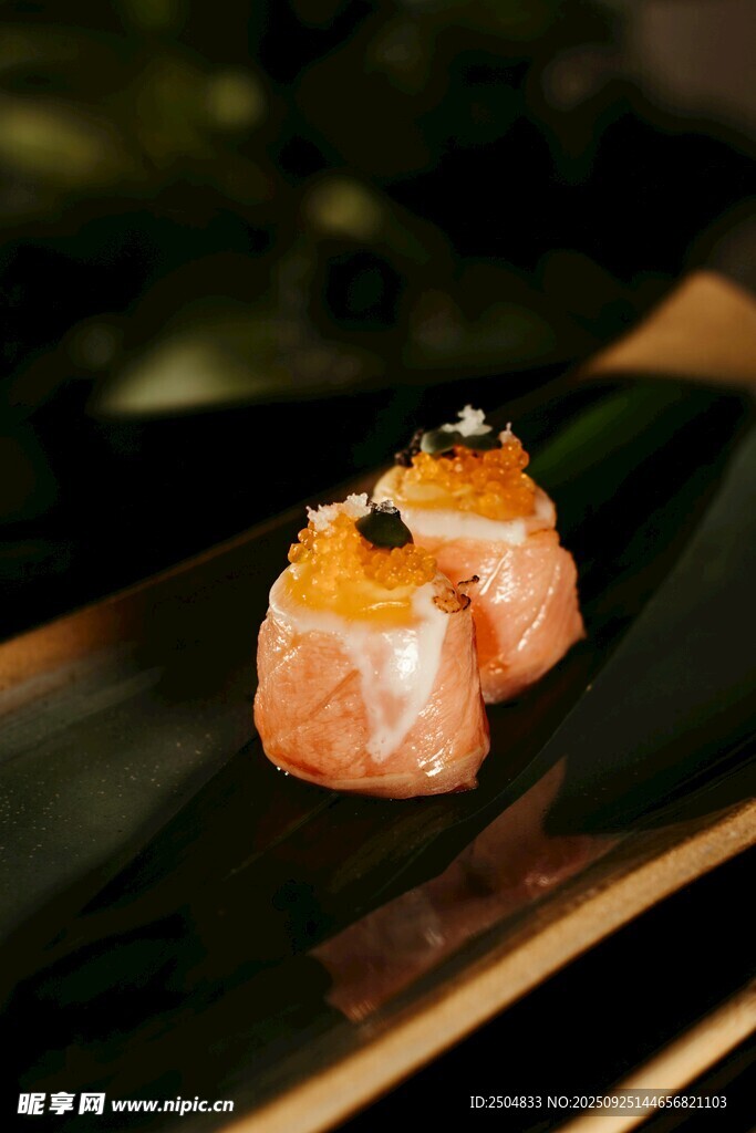 美味三文鱼寿司