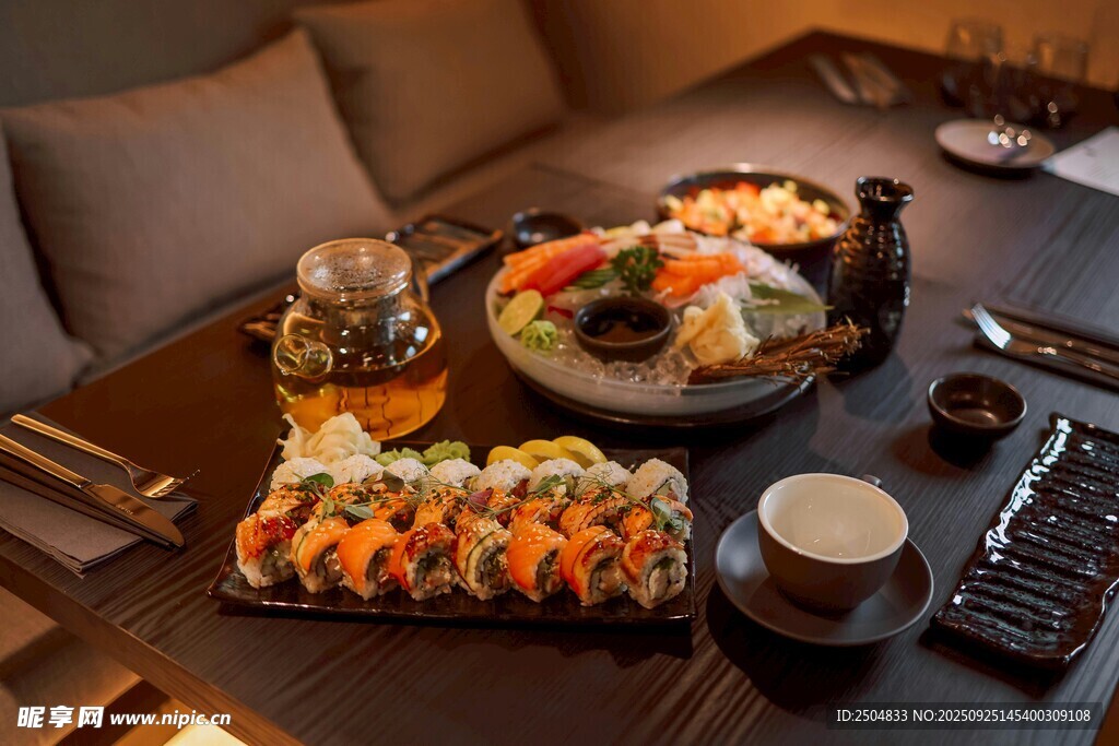 丰盛日式寿司料理摆拍