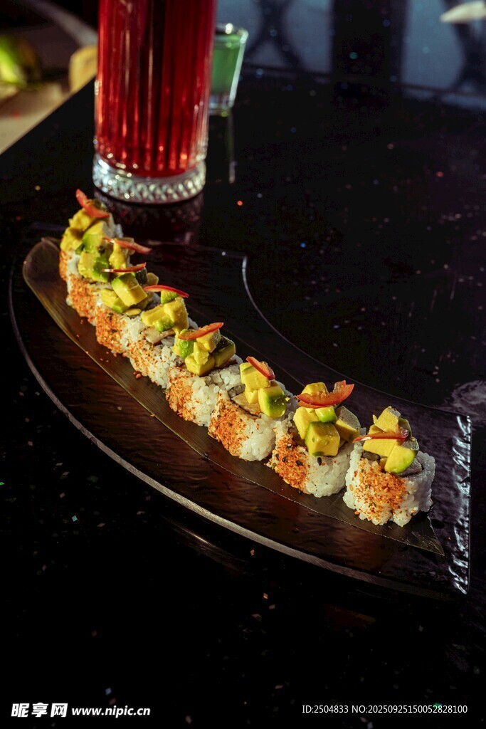 精致美味的创意小食拼盘