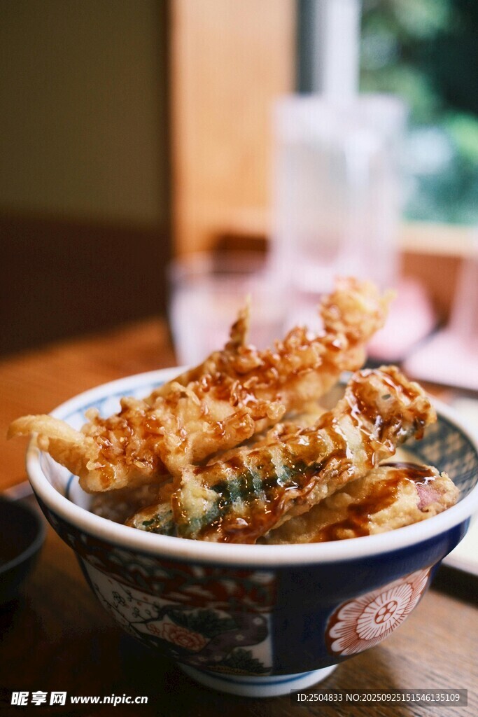 美味日式盖饭