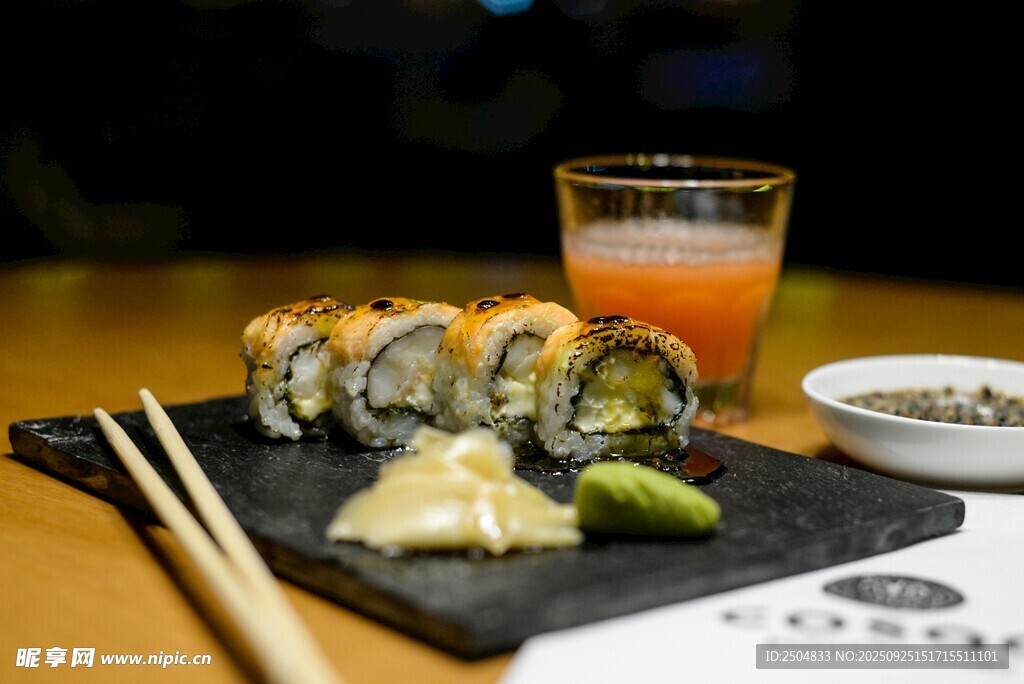 美味寿司套餐搭配饮品