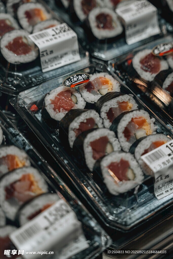 美味寿司拼盘展示