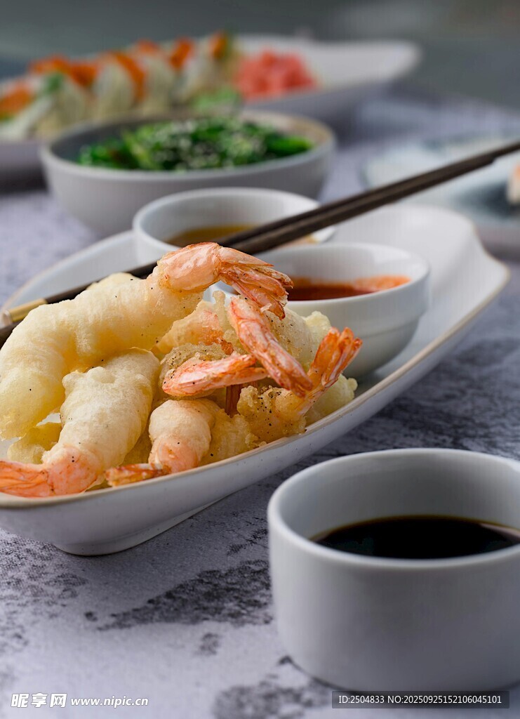 美味炸虾配蘸料