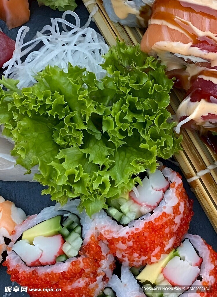 美味多样的寿司拼盘