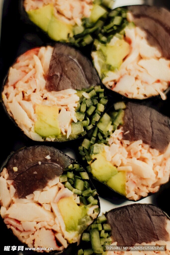 美味牛油果夹心蘑菇串