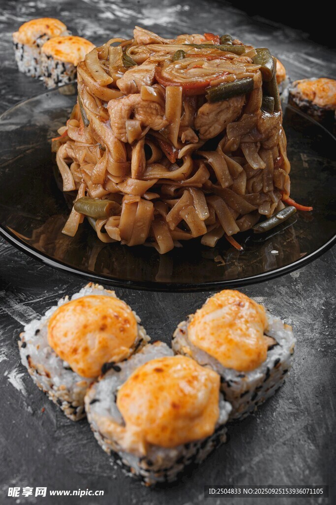 美味寿司与特色小菜
