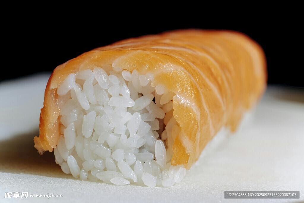 美味三文鱼寿司