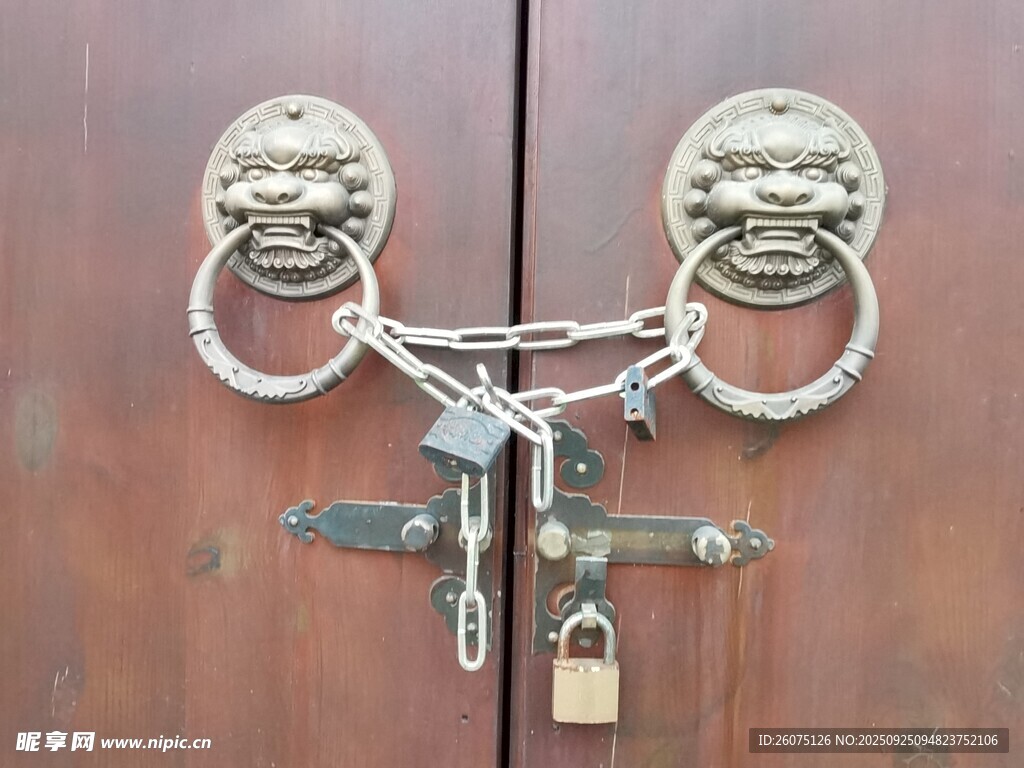 古门锁具尽显岁月韵味