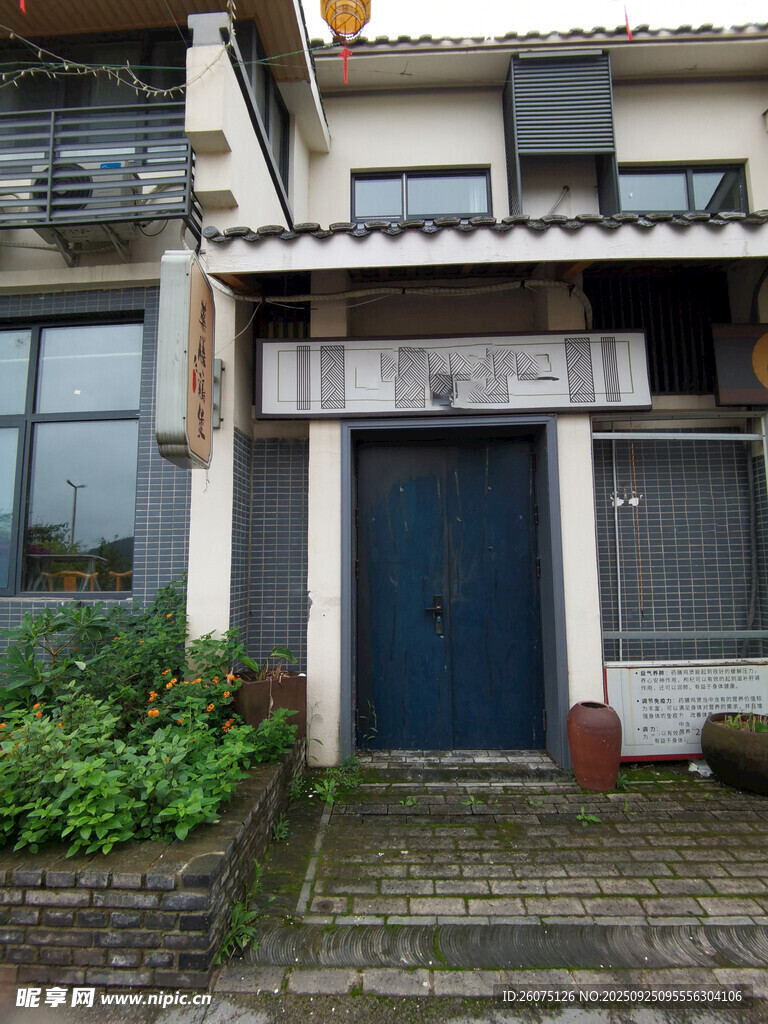 日式风格住宅门前景象