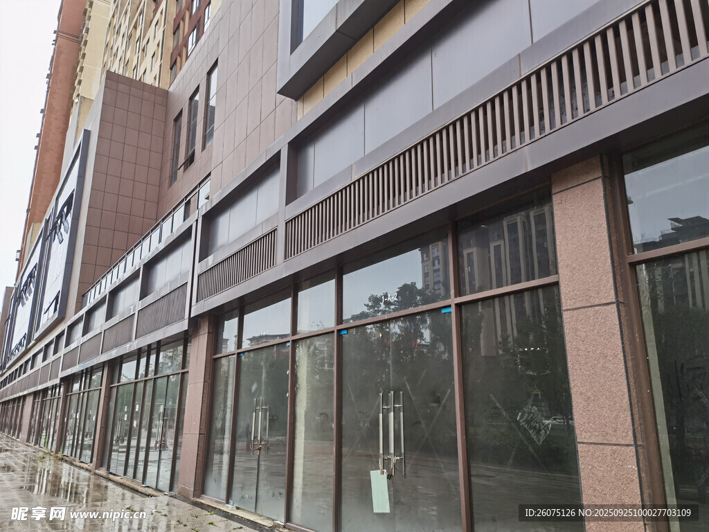 现代风格临街商铺外观