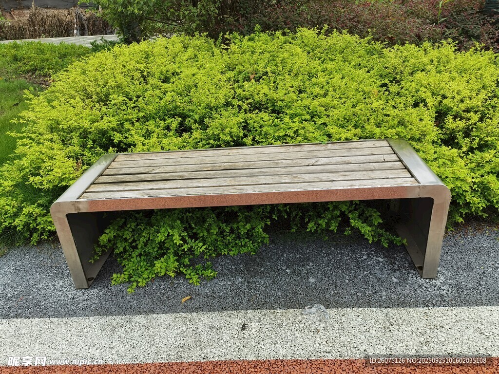 户外木质长椅