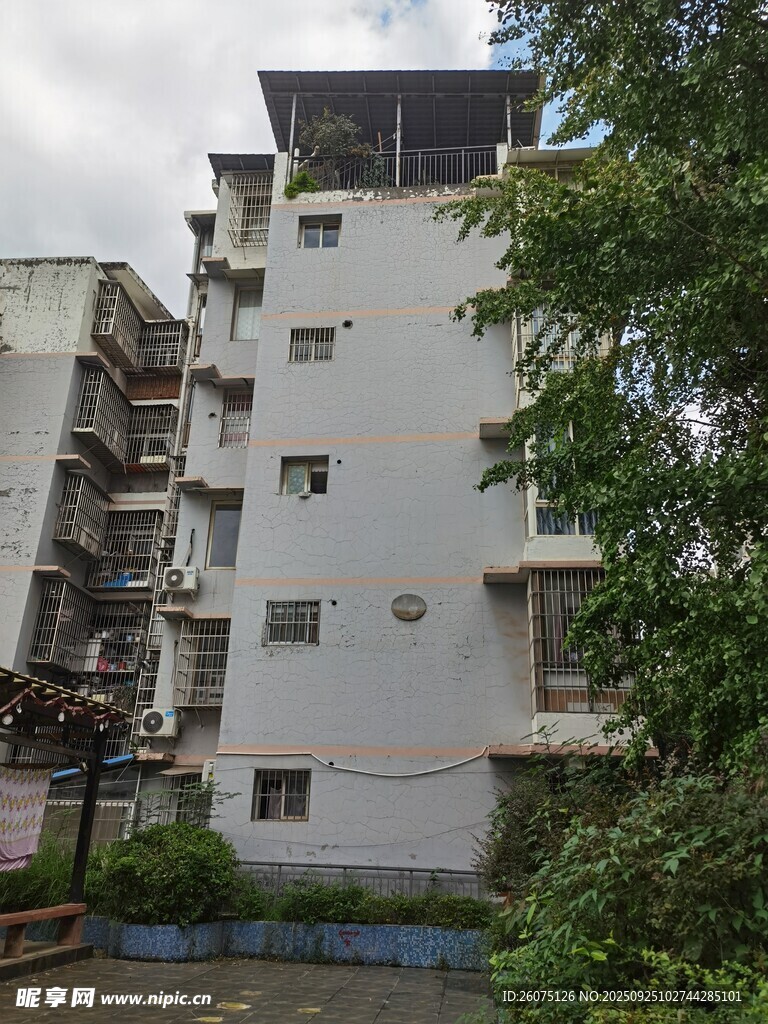 老旧居民楼外观景象