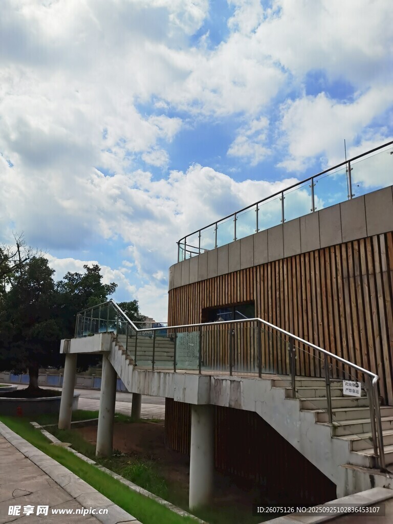 现代风格户外阶梯建筑