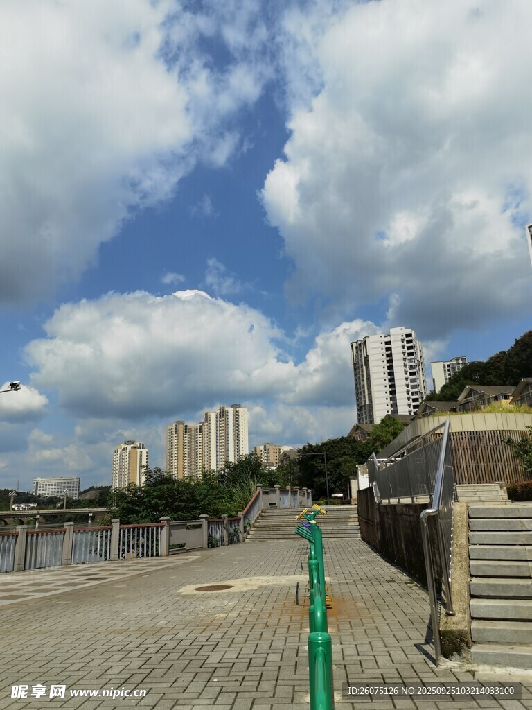 城市河畔风景