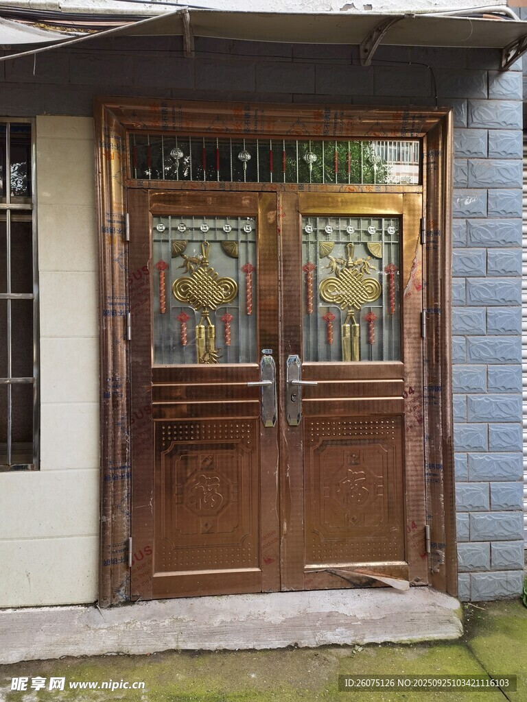 复古双开木门建筑入口